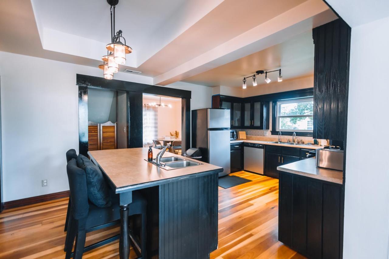 Downtown Escape Great For Large Families & Groups Villa Sugarcreek Exterior foto